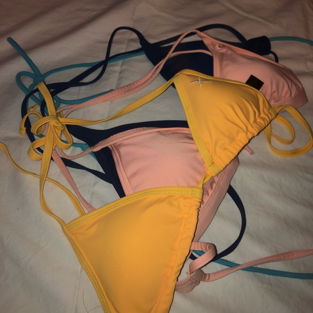 Solid bikini top bundle! All smalls!
